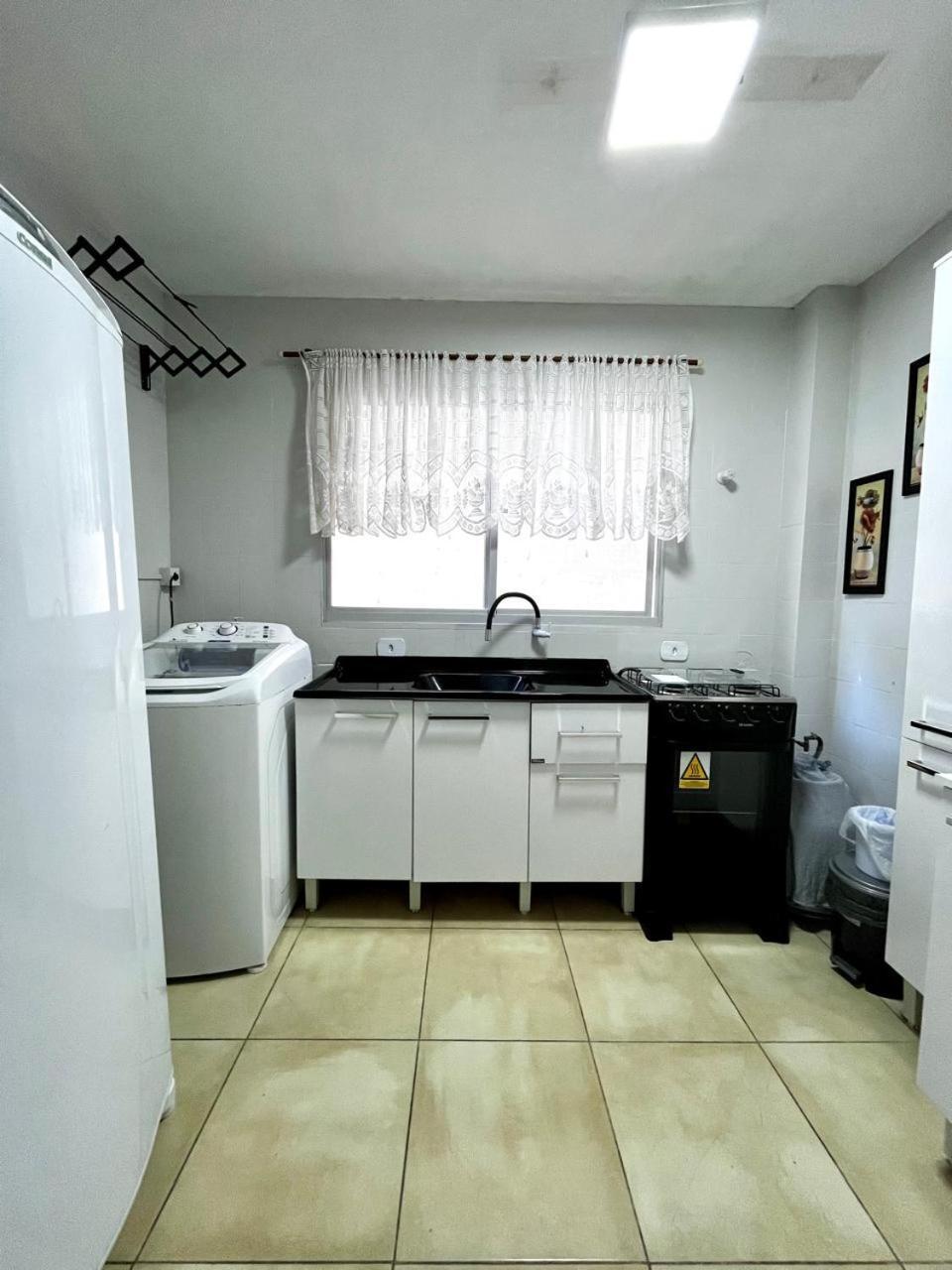 Quadra Do Mar - 2 Quartos- Localizacao Excelente, Rua 1500 A 150 Mts Da Apartamento Balneario Camboriu