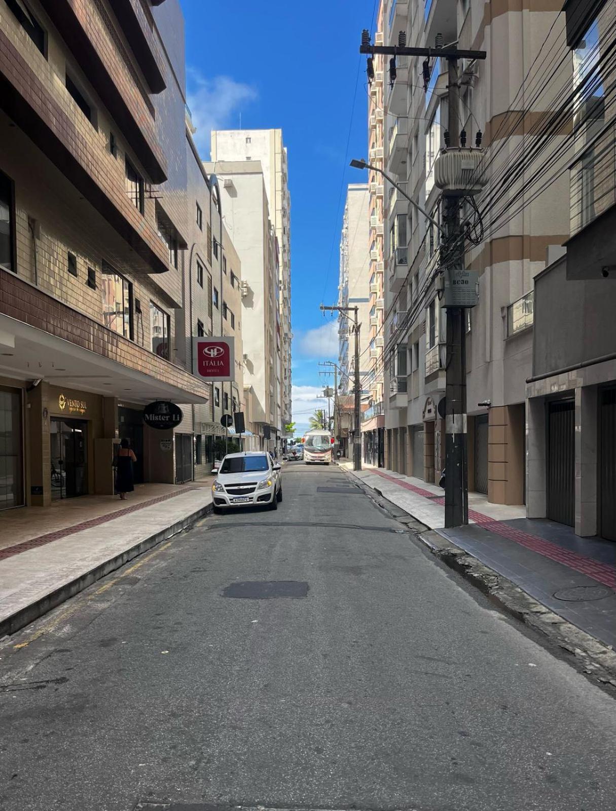 Quadra Do Mar - 2 Quartos- Localizacao Excelente, Rua 1500 A 150 Mts Da Balneario Camboriu